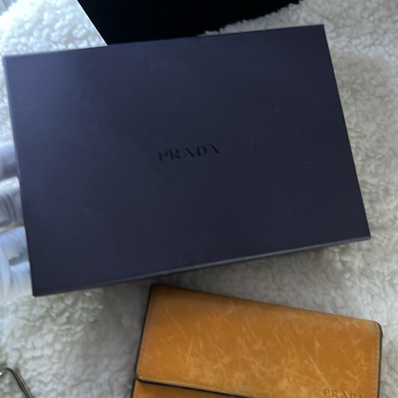 Prada yellow wallet with the box - Picture 10 of 13
